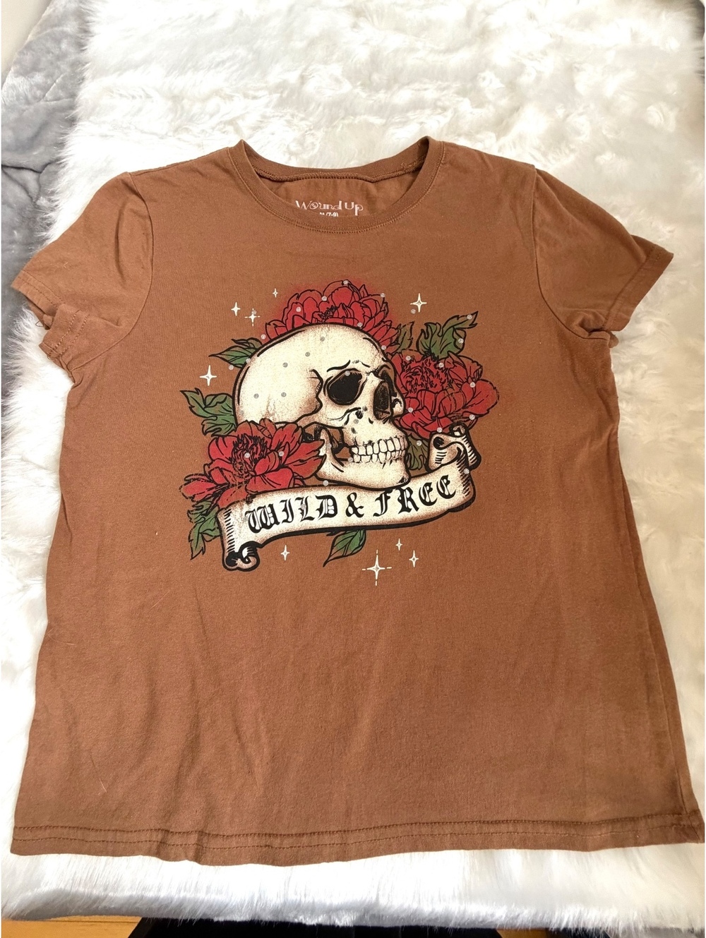 Wound Up Wild & Free Skull Roses Graphic T Shirt Medium